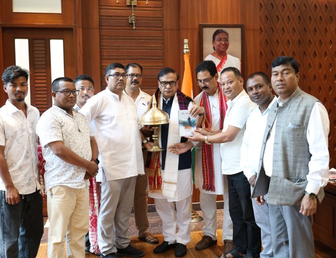 অসম সাহিত্য সভাৰ দুলীয়াজান অধিৱেশনৰ ব্যাপক প্ৰস্তুতি: মুখ্যমন্ত্ৰীক সাক্ষাৎ সজাঁতি দলৰ; ৰামেশ্বৰ তেলী আৰু তৰংগ গগৈক গুৰু দায়িত্ব